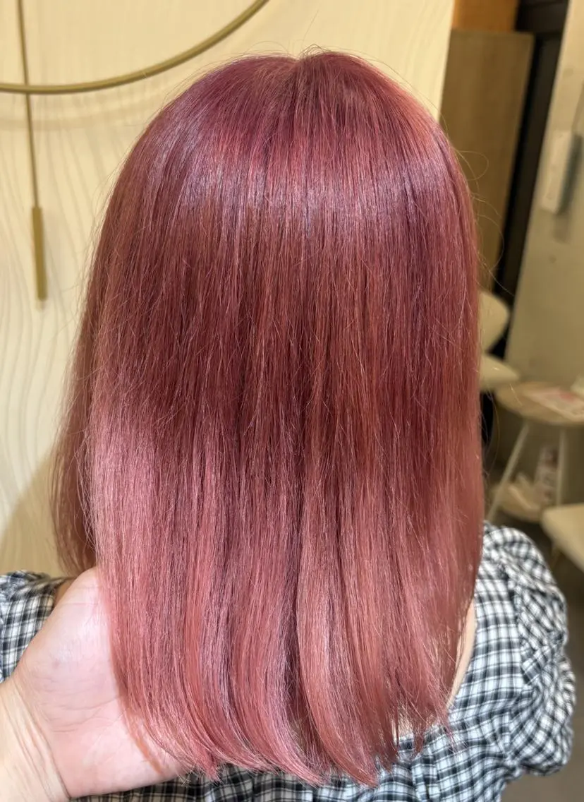 ミディアム カラー ブリーチ ピンクカラー ヘアカラー トリートメント ルミエール ブリーチ/ハイトーンのヘアスタイル