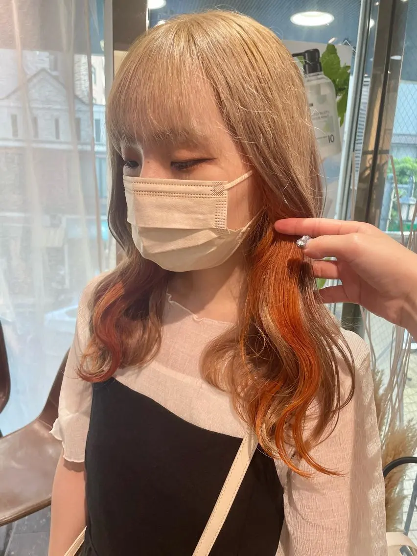 ロング カラー ベージュカラー ミルクティーベージュ オレンジ aya/小顔レイヤー /柔らかカラーのヘアスタイル