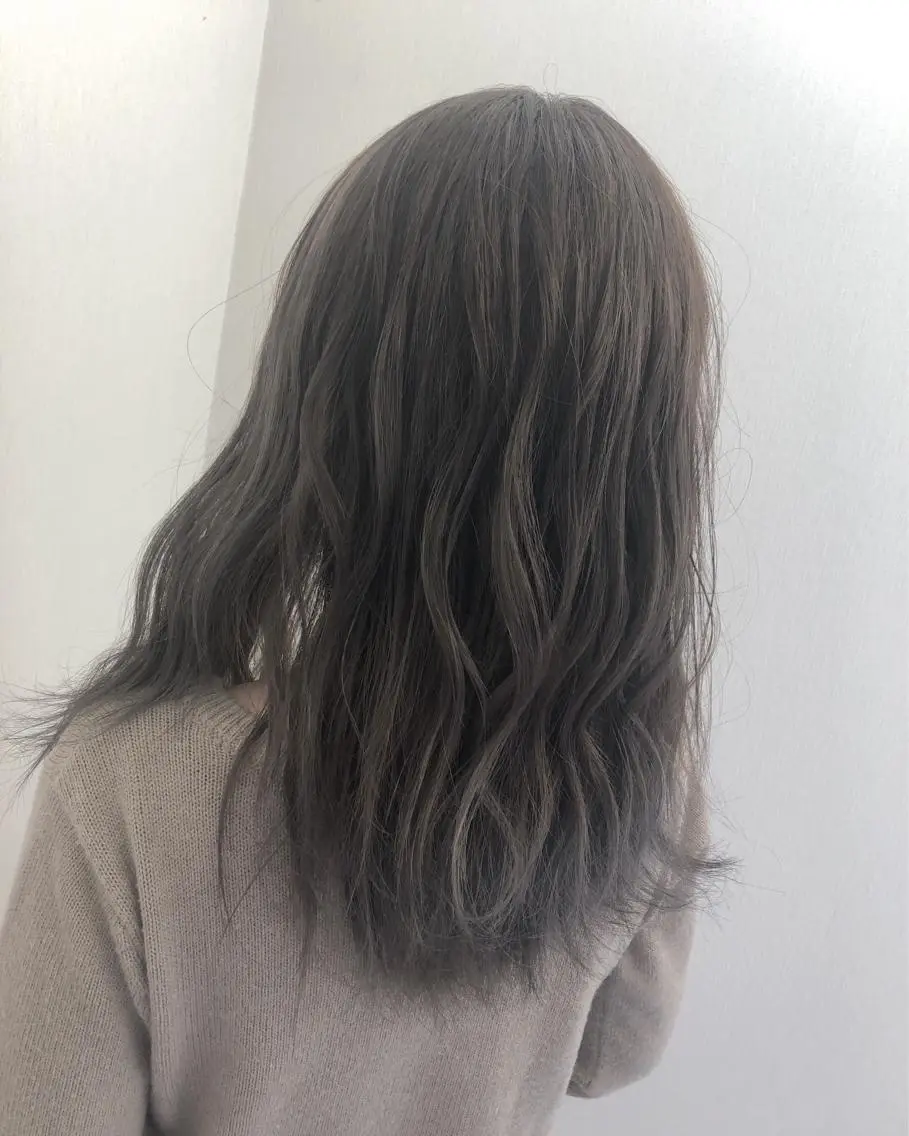 ミディアム カラー 白井 つづりのヘアスタイル