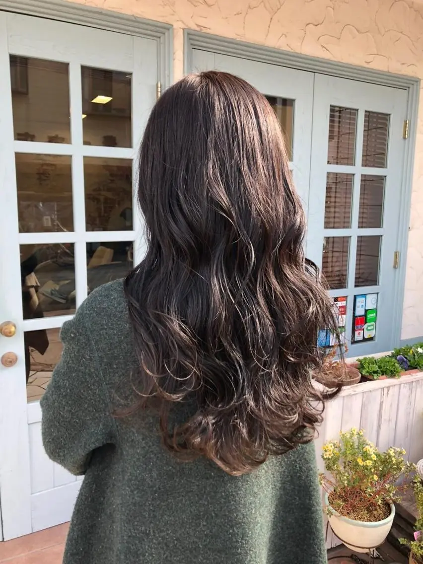 カラー ロング ブリーチ 透明感カラー グレージュ ブリーチなしカラー ヘアカラー トリートメント LUSTY 長井明里のヘアスタイル