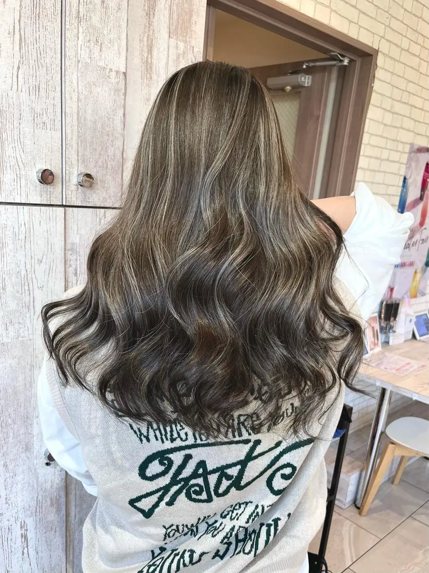 ロング カラー ハイライトカラー ハイライト KANA🎀韓国 🇰🇷ハイライトのヘアスタイル