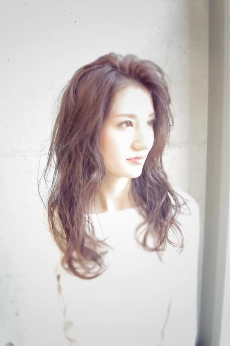 ロング カラー パーマ かきあげバング 大栗 佑也  髪質改善のヘアスタイル