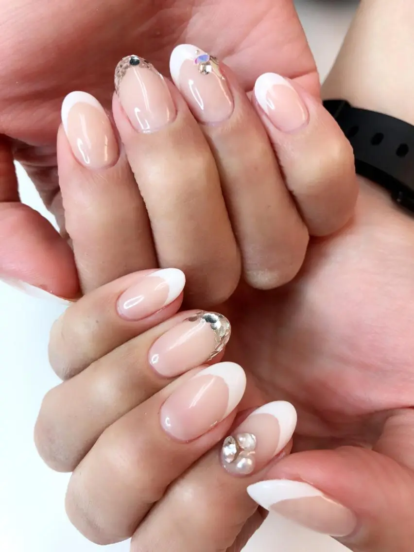 セミロング カラー パーマ ヘアアレンジ ネイル マツエク・マツパ フレンチネイル Sunny side nailのネイルデザイン