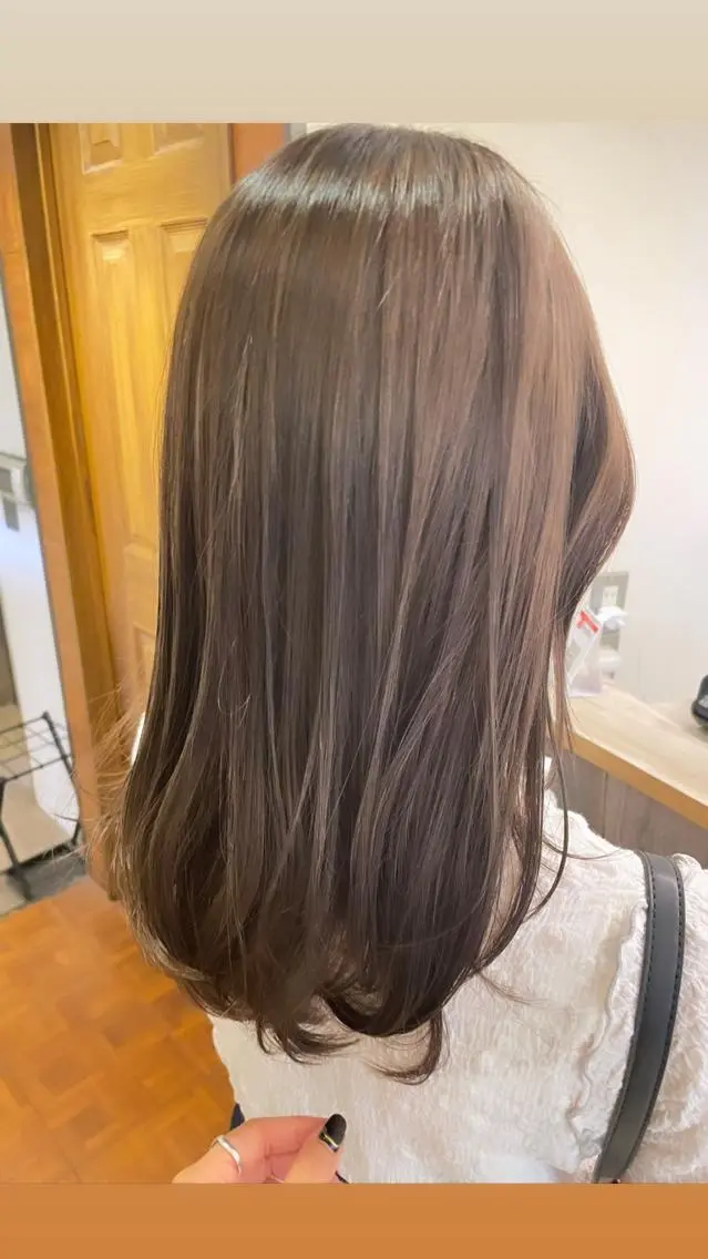 セミロング カラー ヘアアレンジ ベージュカラー ブリーチ 透明感カラー グレージュ ブリーチなしカラー ヘアカラー トリートメント REONA🪽✨薬院 レイヤーカット🫧のヘアスタイル