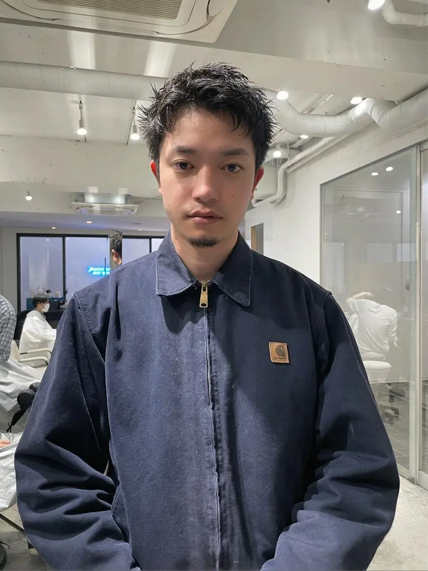 ショート カラー メンズ メンズバレイヤージュ メンズブリーチ センターパート フェードカット メンズハイライト カット トリートメント スパイラルパーマ 🌐hina⭐️のヘアスタイル