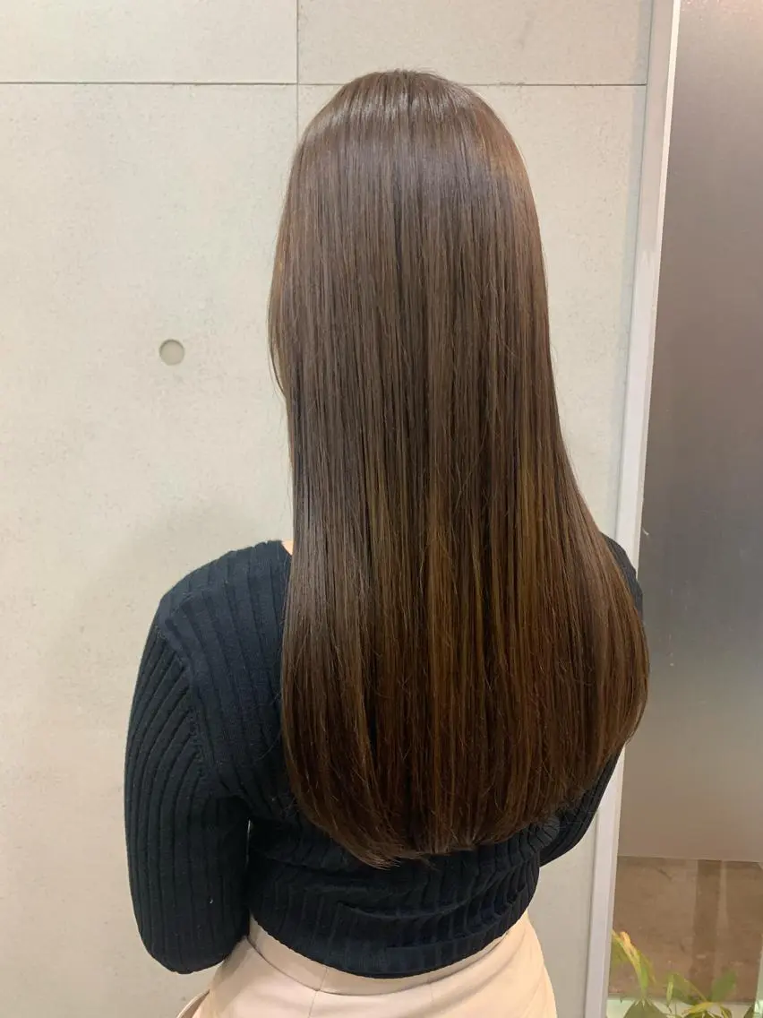 セミロング アッシュ おせ ちさとのヘアスタイル