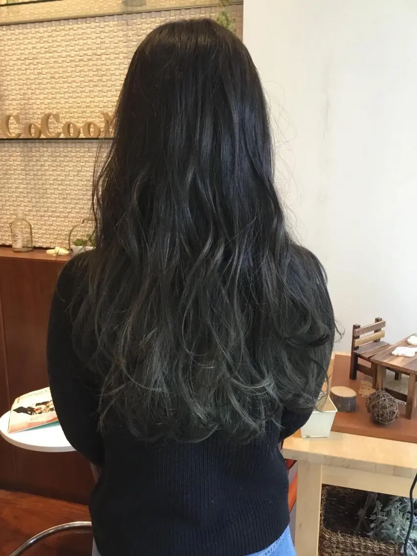 ロング カラー グラデーションカラー グレージュ ヘアカラー トリートメント CoCooN 店長 さのえみのヘアスタイル