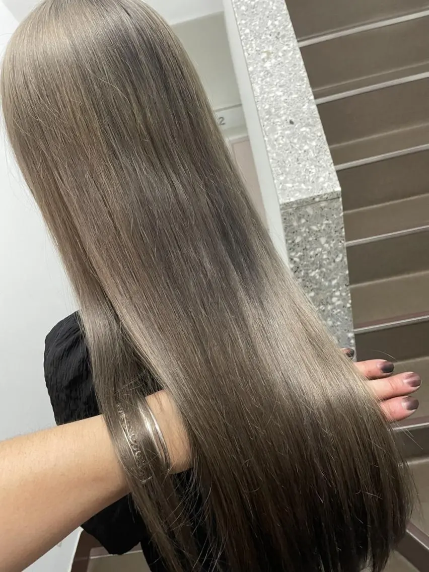 ロング カラー ブリーチ グレージュ ハイトーンカラー ブリーチなしカラー ヘアカラー トリートメント ハイトーン得意😍 Lumiereのヘアスタイル
