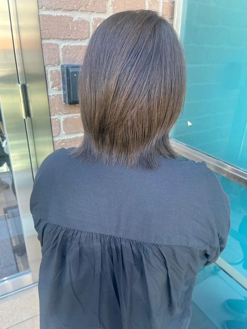 セミロング カラー パーマ ヘアアレンジ メンズ キッズ ネイル マツエク・マツパ アイブロウ メンズパーマ セミロングパーマ ブラウンカラー ケアカラー 透明感カラー 久木原 ゆりのヘアスタイル