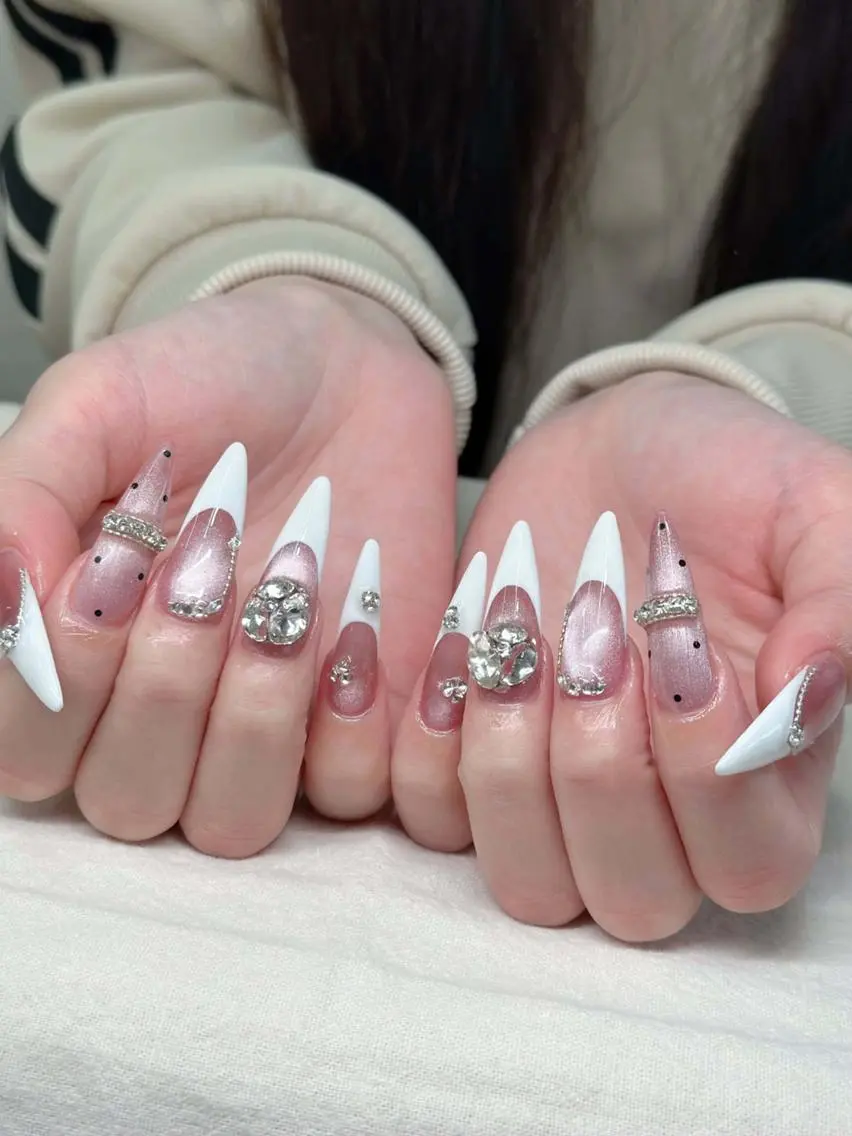 ネイル オーロラネイル ブルー チークネイル 長さ出し フットネイル ハンドネイル NAILS168 池袋西口駅前店のネイルデザイン