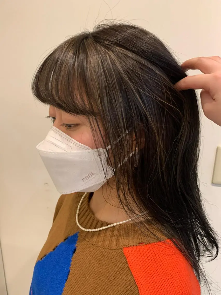 ロング ハイライト om's poka 伊藤百花のヘアスタイル