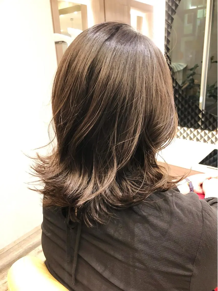 ミディアム カラー ヘアアレンジ カット ヘアカラー トリートメント 白髪ぼかし大人メンズ 根本零のヘアスタイル