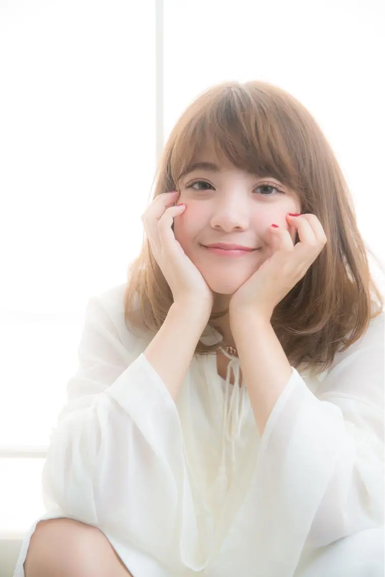 ミディアム カラー パーマ ヘアアレンジ ブラウンカラー ミルクティーブラウン エギョモリ newi saLyu ネウィ　サリューのヘアスタイル