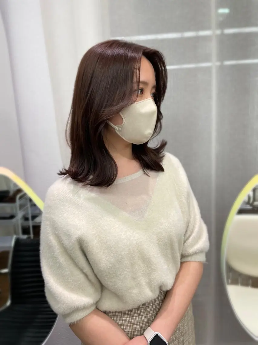ミディアム カラー くびれヘア 韓国風ヘア カット ヘアカラー トリートメント レイヤーカット🎀 kanaのヘアスタイル