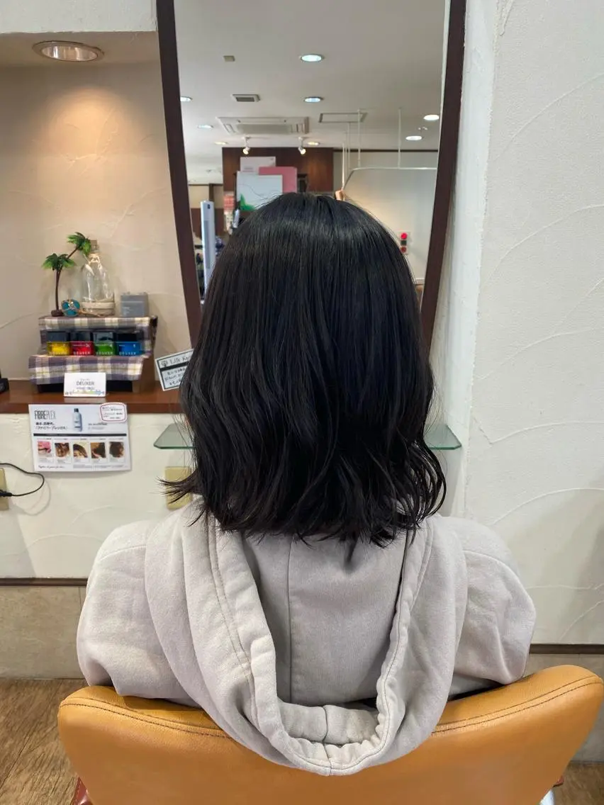 ミディアム カラー 黒髪 ブリーチ サプリームヘア 飯田みち瑠のヘアスタイル