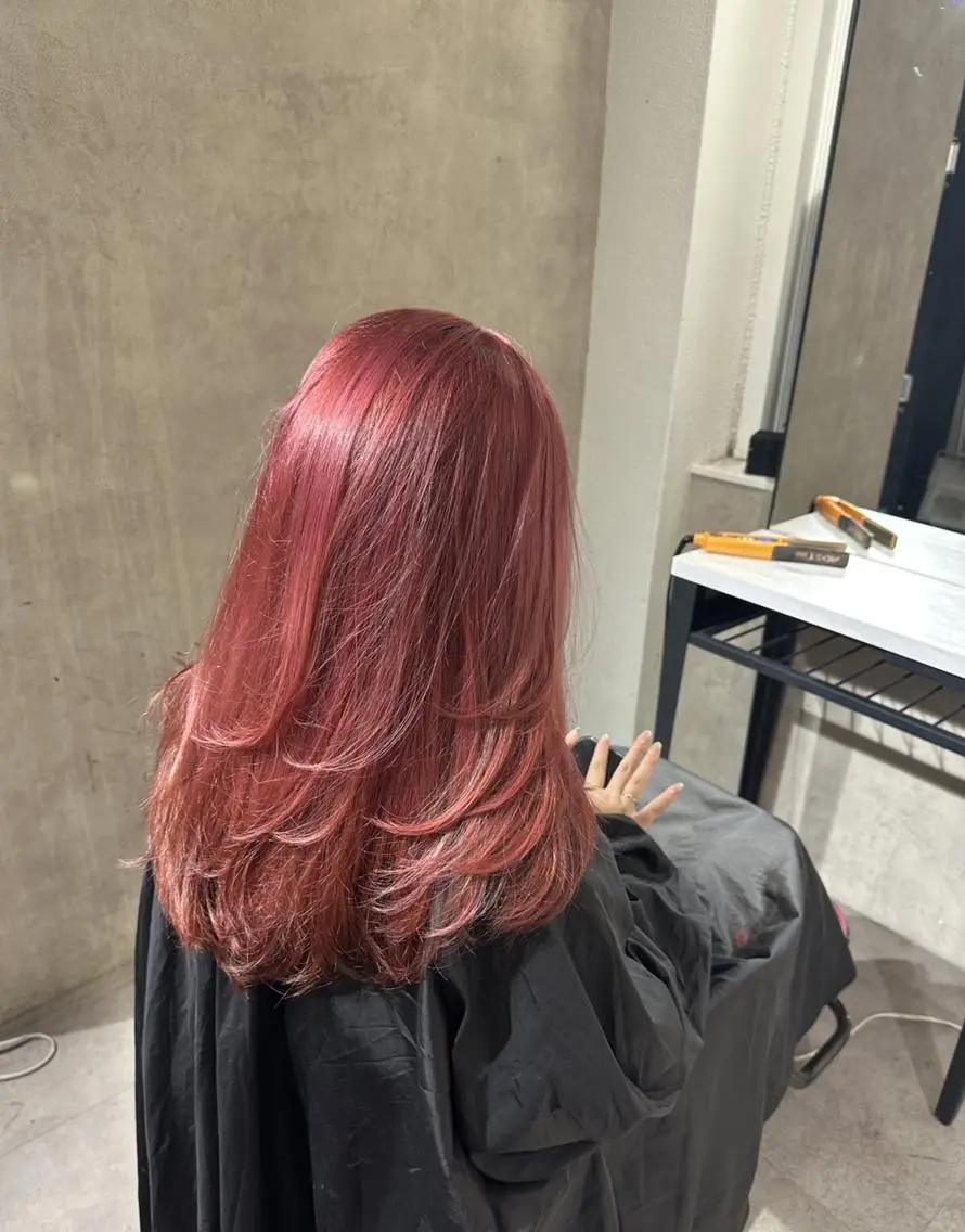 カラー セミロング レッドカラー ハッシュカット レイヤーカット Selene hair OSAKAのヘアスタイル