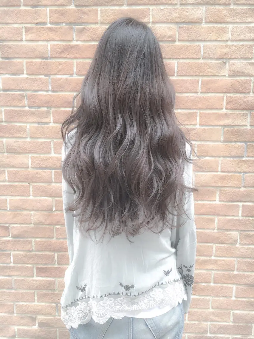 ロング カラー グラデーションカラー グレージュ 北條 優輝のヘアスタイル