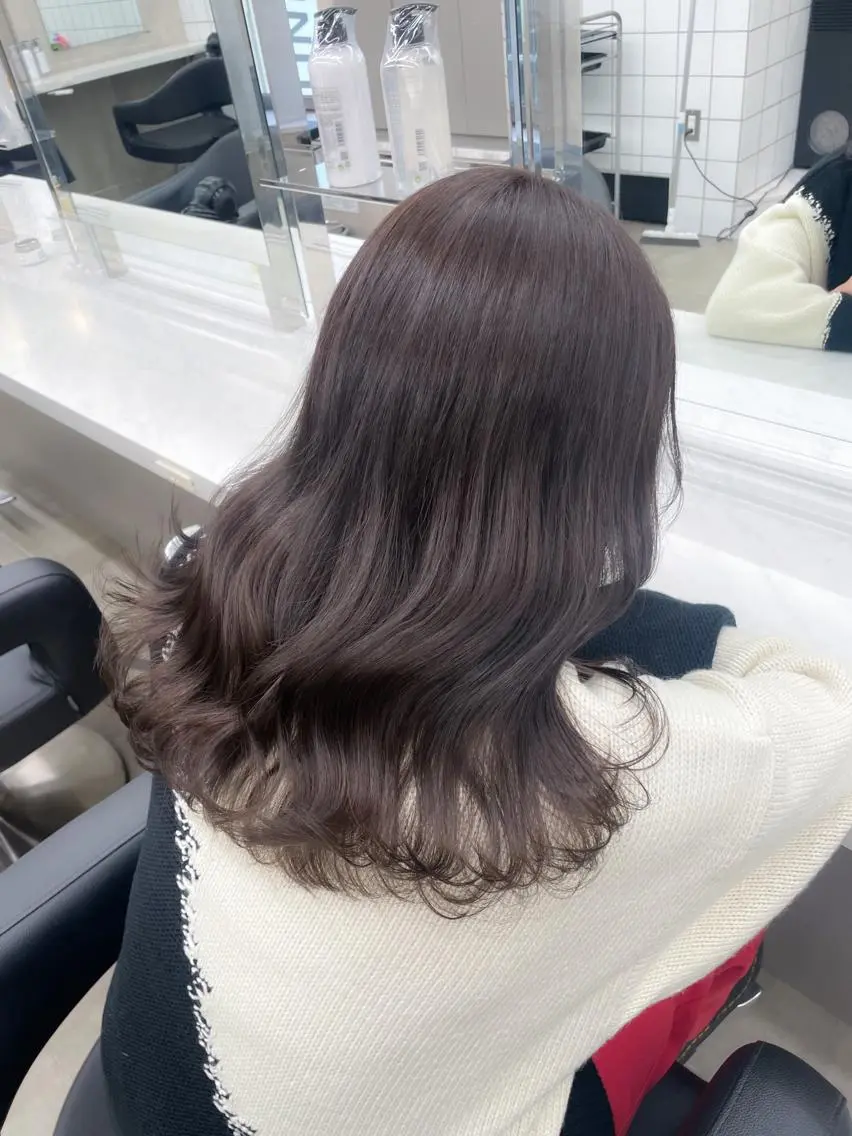 ミディアム カラー 抜け感レイヤー︴ ニュアンスカラーのヘアスタイル