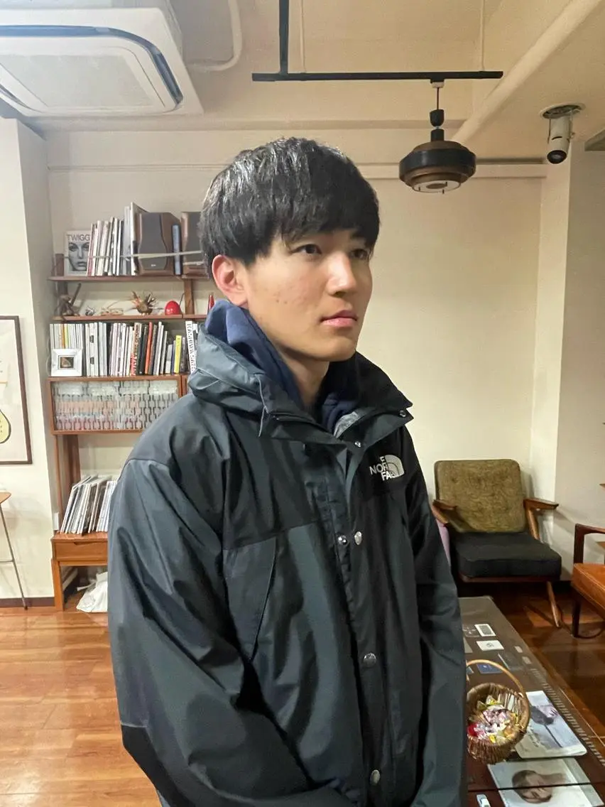 ショート カラー メンズ アッシュ アッシュブラック 黒髪 浅岡 昭汰のヘアスタイル