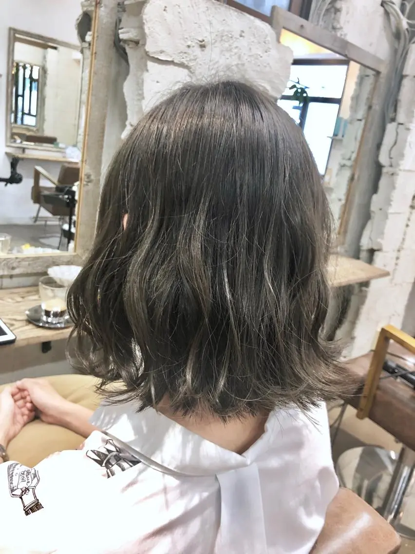 ミディアム カラー グレージュ イルミナカラー 桐原 竜也のヘアスタイル