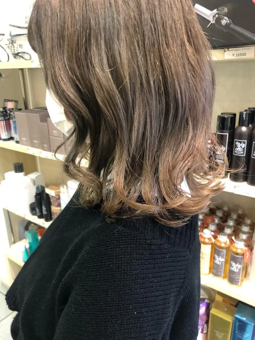 セミロング カラー グレージュ ヘアカラー トリートメント 松佐 ゆかりのヘアスタイル
