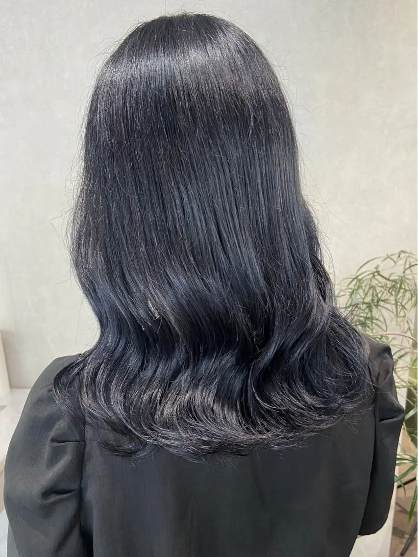 ロング カラー 黒髪 ブリーチ ブルーカラー ブルーブラック ブリーチなしカラー ヘアセット🎀パーマ Tsubasaのヘアスタイル