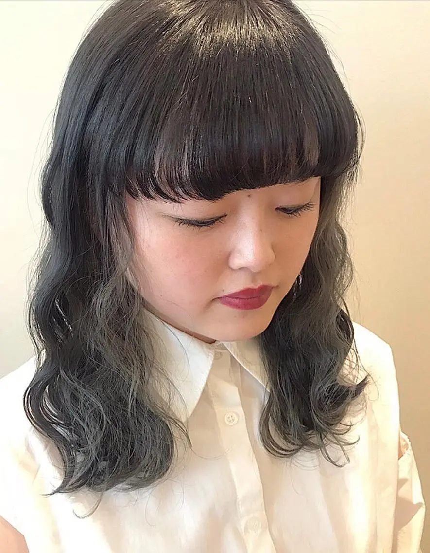 カラー ダークグレー ダークグレージュ グレージュ シルバー ホワイトシルバー ミヤワキ モモコのヘアスタイル