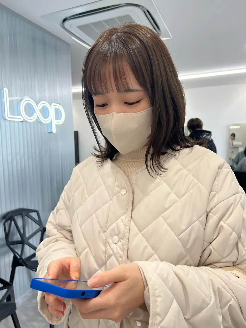 ミディアム カラー ベージュカラー ブリーチ 透明感カラー ダブルカラー イヤリングカラー カット ヘアカラー トリートメント LOOP REMIのヘアスタイル