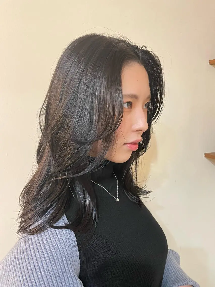 ミディアム カラー 顔まわりレイヤー 顔周りカット レイヤーカット ARISA 学芸大学/海外ヘアのヘアスタイル