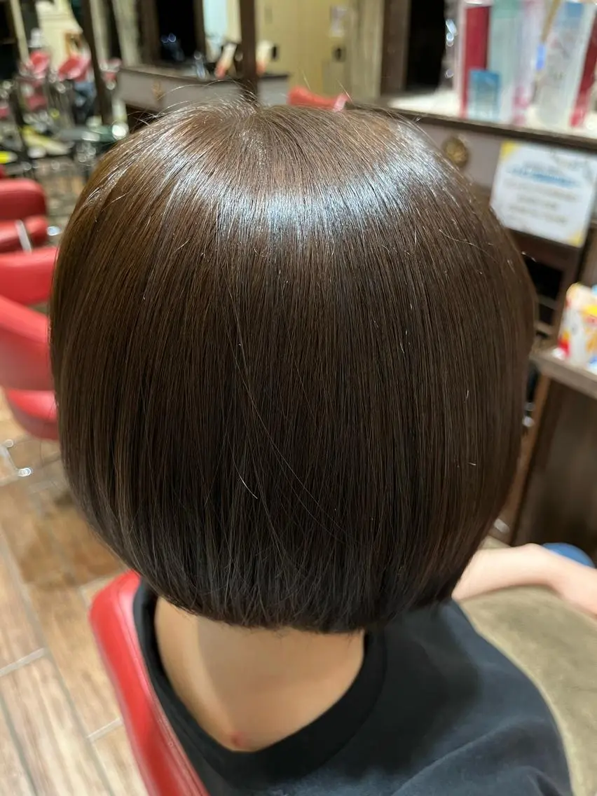 ショート カラー ベージュカラー ブラウンカラー 椎名 紗愛のヘアスタイル