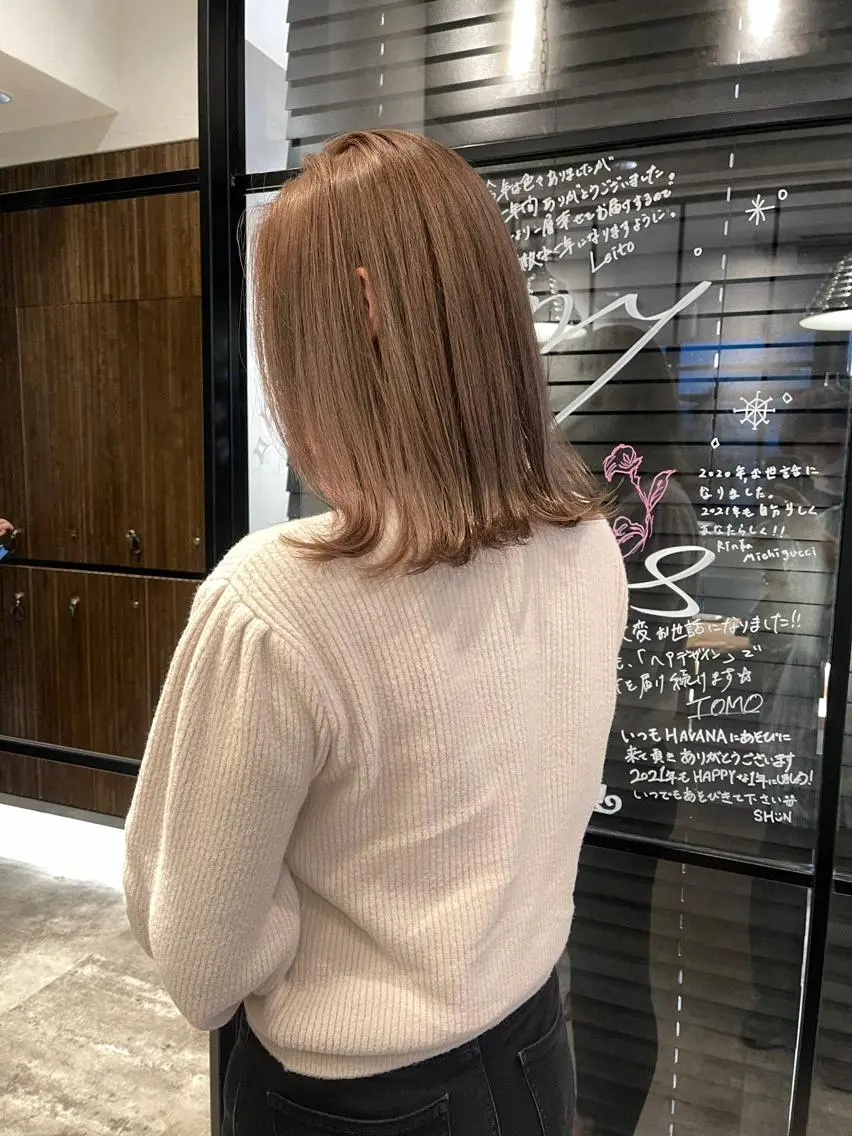 ミディアム カラー ヘアアレンジ ベージュカラー ミルクティーベージュ TOMO GEEKS代表のヘアスタイル