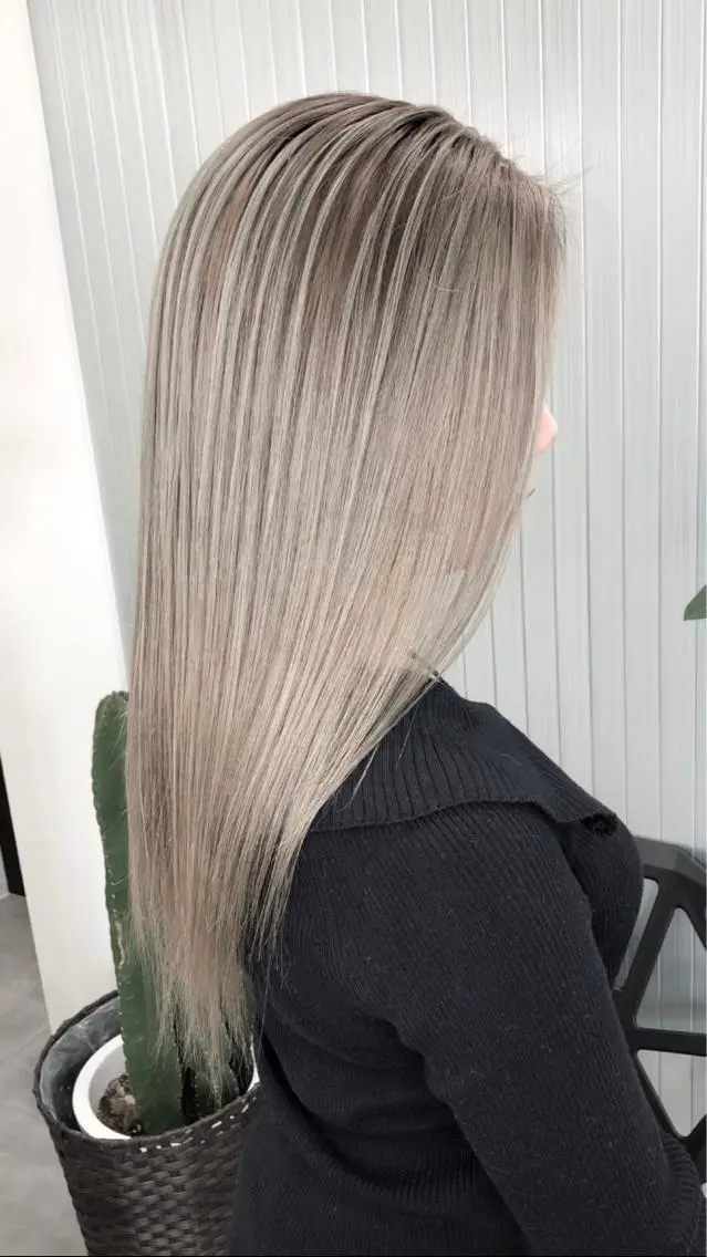 セミロング カラー カット ヘアカラー LOOP hairのヘアスタイル