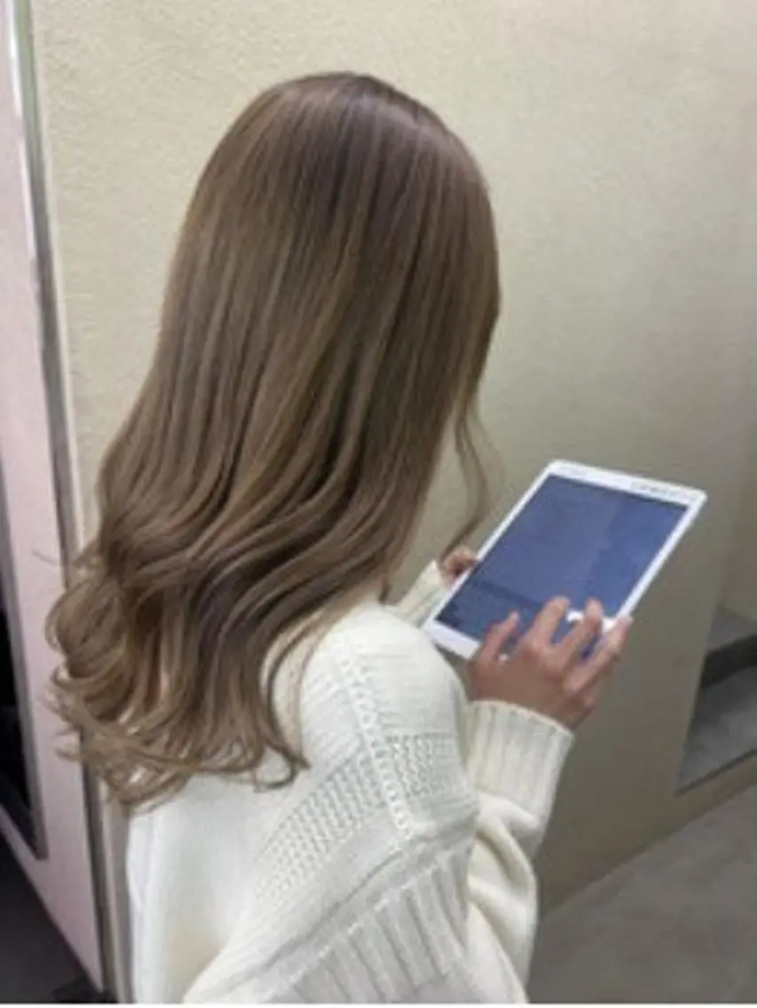 ミディアム カラー パーマ ヘアアレンジ ミディアムパーマ アディクシーカラー ベージュカラー ブリーチ ケアカラー ヘアカラー トリートメント ヘアケア特化型サロン newi 梅田のヘアスタイル