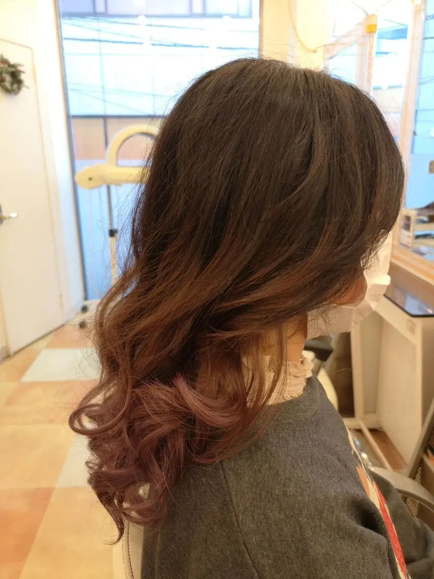 カラー セミロング デザインカラー イプス ビューティーのヘアスタイル