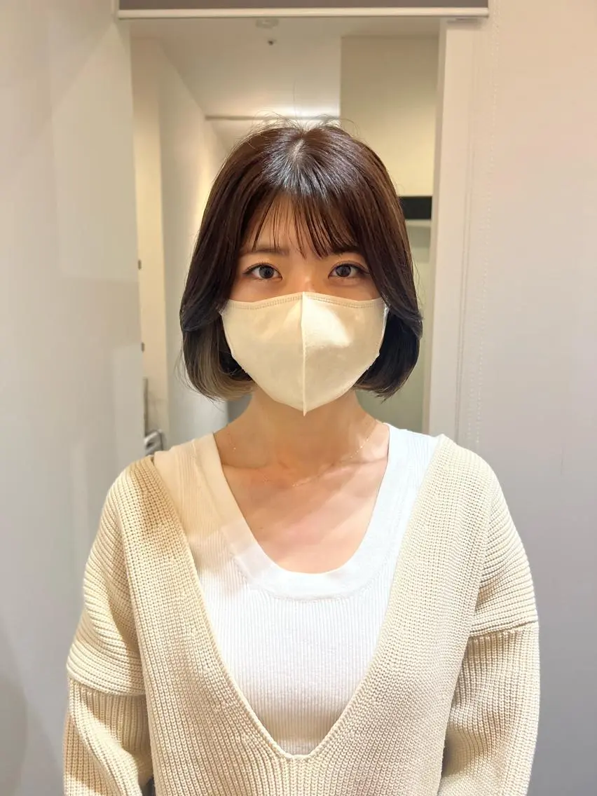ショート カラー ベージュカラー イヤリングカラー ホワイトベージュ ボブ しおり/パーマ/ newi町田のヘアスタイル