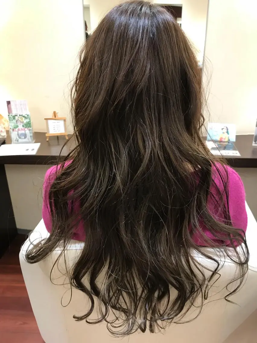 ロング カラー デザインカラー ハイライトカラー ハイトーンカラー イルミナカラー ハイライト BIANCO北堀江 AKANEのヘアスタイル