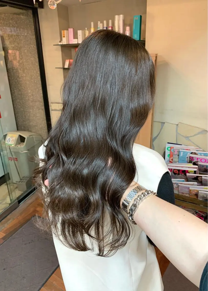 セミロング カラー ベージュカラー ブリーチ ブリーチなしカラー オリーブベージュ 矢野 晃平のヘアスタイル