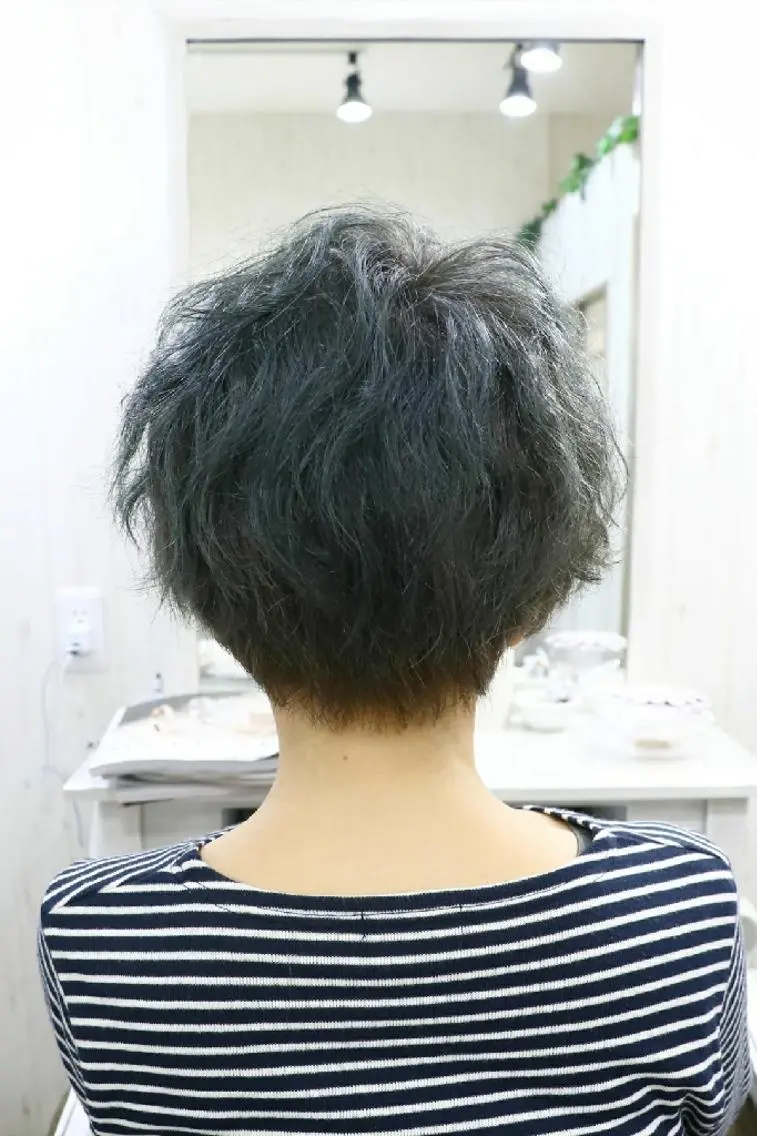 ショート カラー パーマ ブルーカラー フジタミキ ✨メテオ TR、ヘッドスパのヘアスタイル