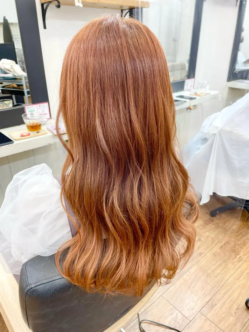 ロング カラー ブリーチ オレンジ 青木 優歩のヘアスタイル