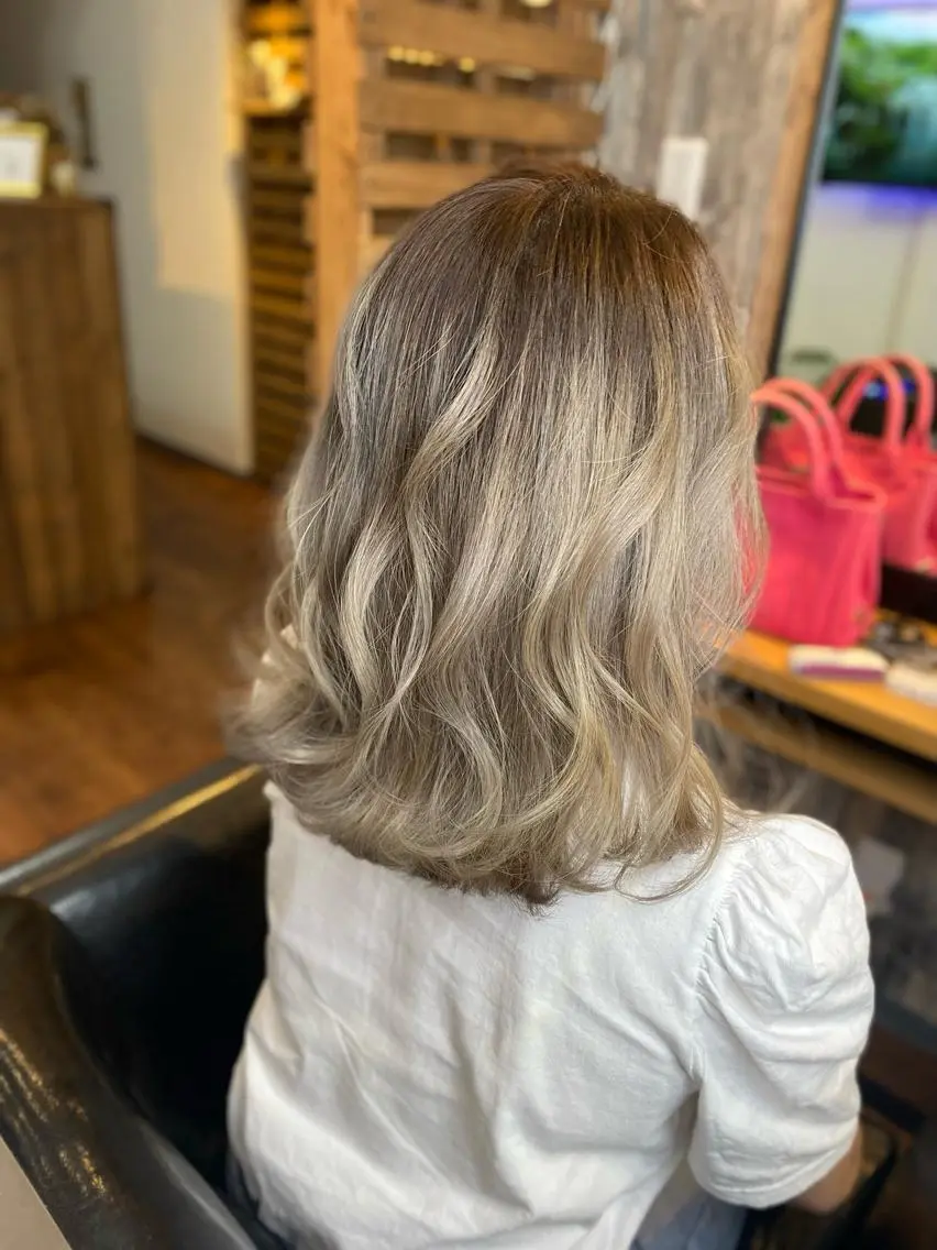 ミディアム カラー ブリーチ カット ヘアカラー トリートメント Luzir⭐︎ GEN⭐︎のヘアスタイル
