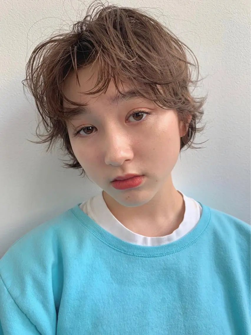 ショート パーマ 顔周りレイヤーカット ブリーチminamiのヘアスタイル