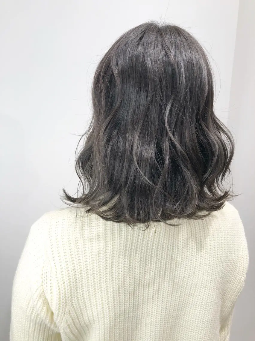 ミディアム カラー アッシュ アッシュグレー アッシュグレージュ グレージュ 🌙HIZUKI🌙 ハイトーン 艶髪のヘアスタイル