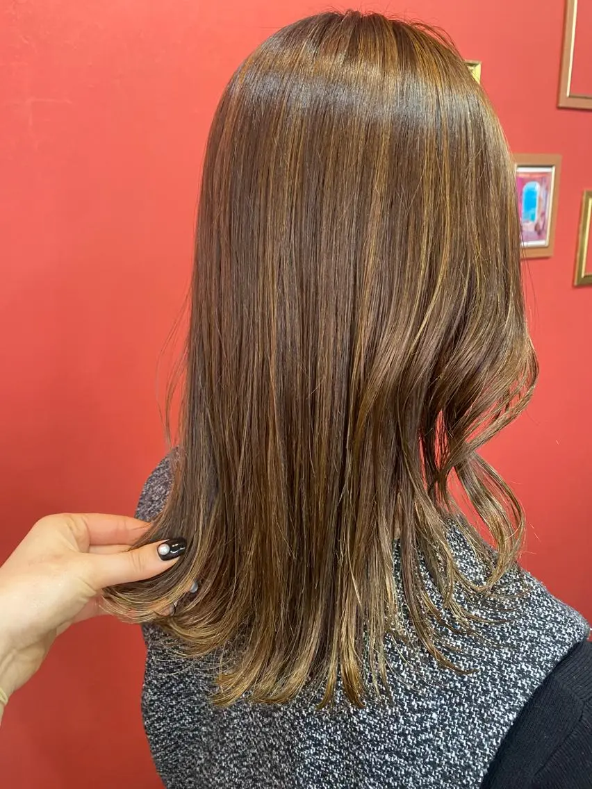 セミロング ハイライト 大久保 愛のヘアスタイル