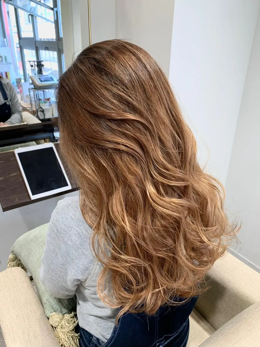 ロング カラー バレイヤージュ デザインカラー レイヤーカット boutique misakiのヘアスタイル