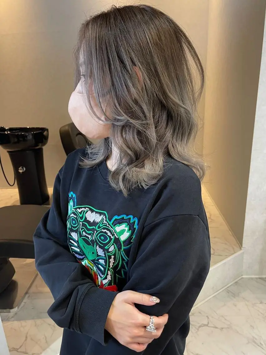 ミディアム カラー ヘアアレンジ バレイヤージュ デザインカラー ハイライトカラー 外国人風カラー ハイライト アンドウ ユウ/ レイヤーカット/韓国のヘアスタイル