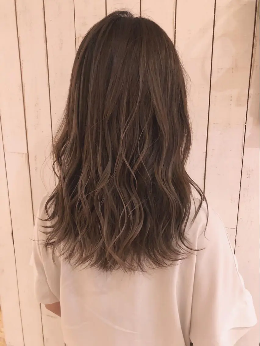ミディアム ハイライト Noe心斎橋 堀田 朋宏のヘアスタイル