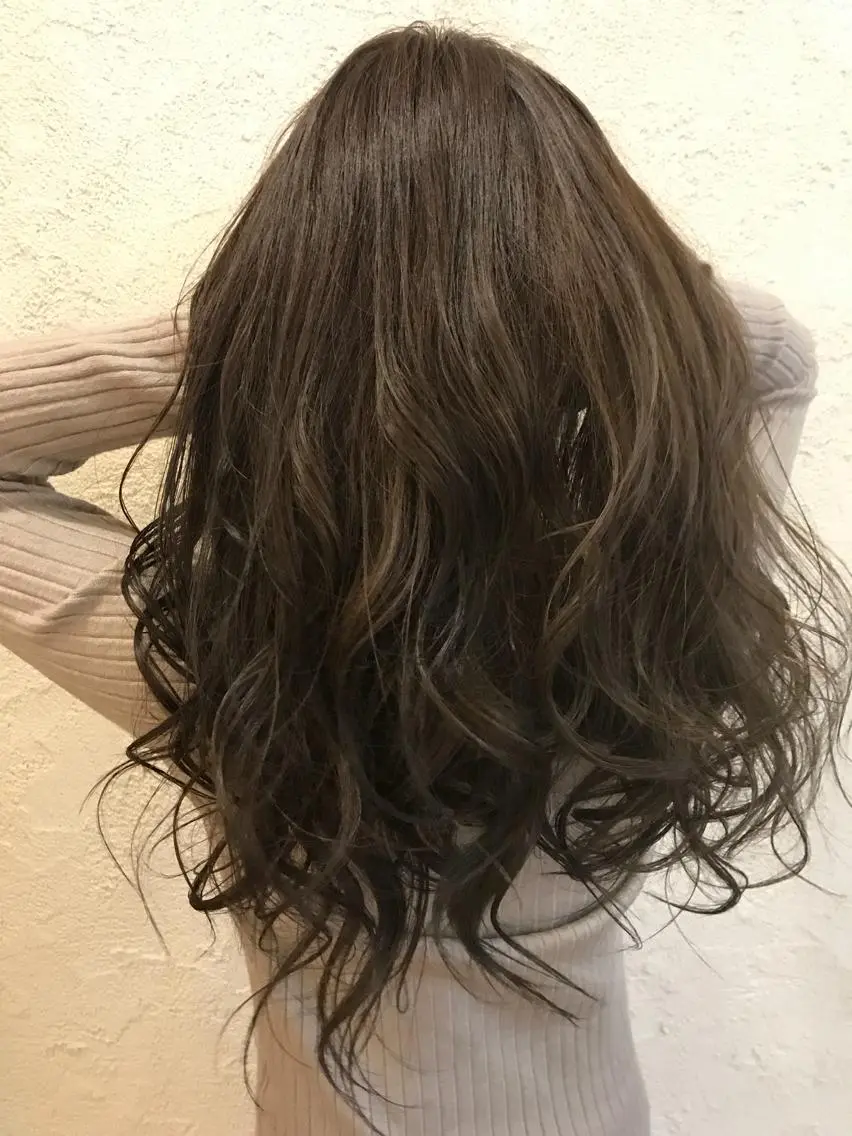 ロング カラー グレージュ 艶髪育成サロン 京橋　shinのヘアスタイル