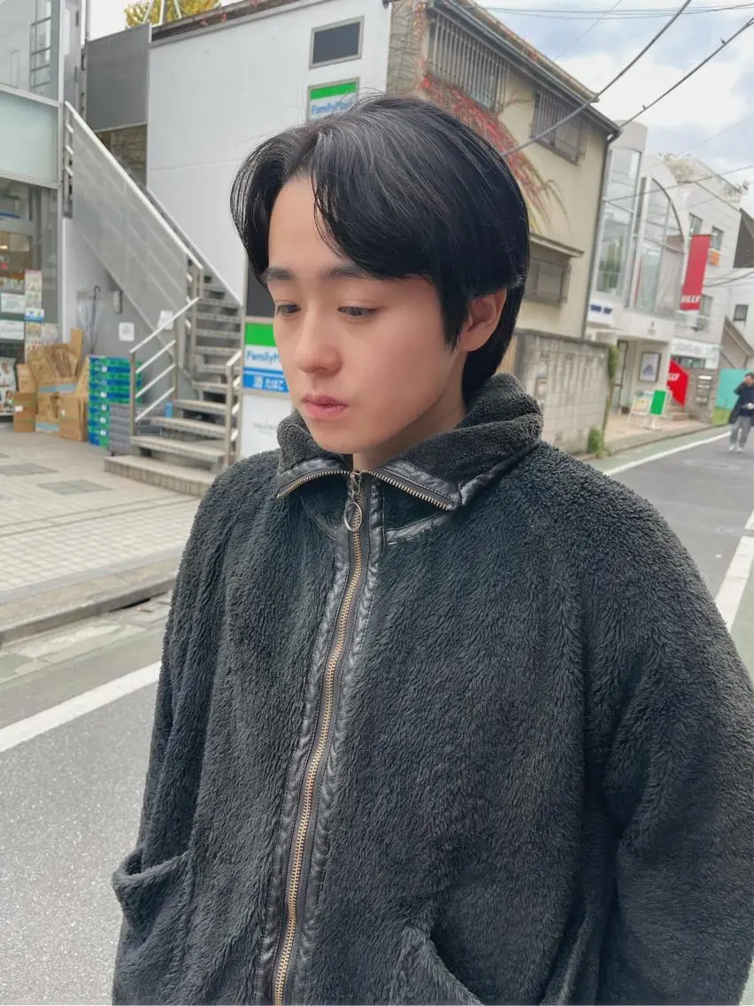 ショート カラー パーマ メンズ メンズバレイヤージュ メンズブリーチ センターパート フェードカット メンズハイライト スパイラルパーマ 🌐hina⭐️のヘアスタイル