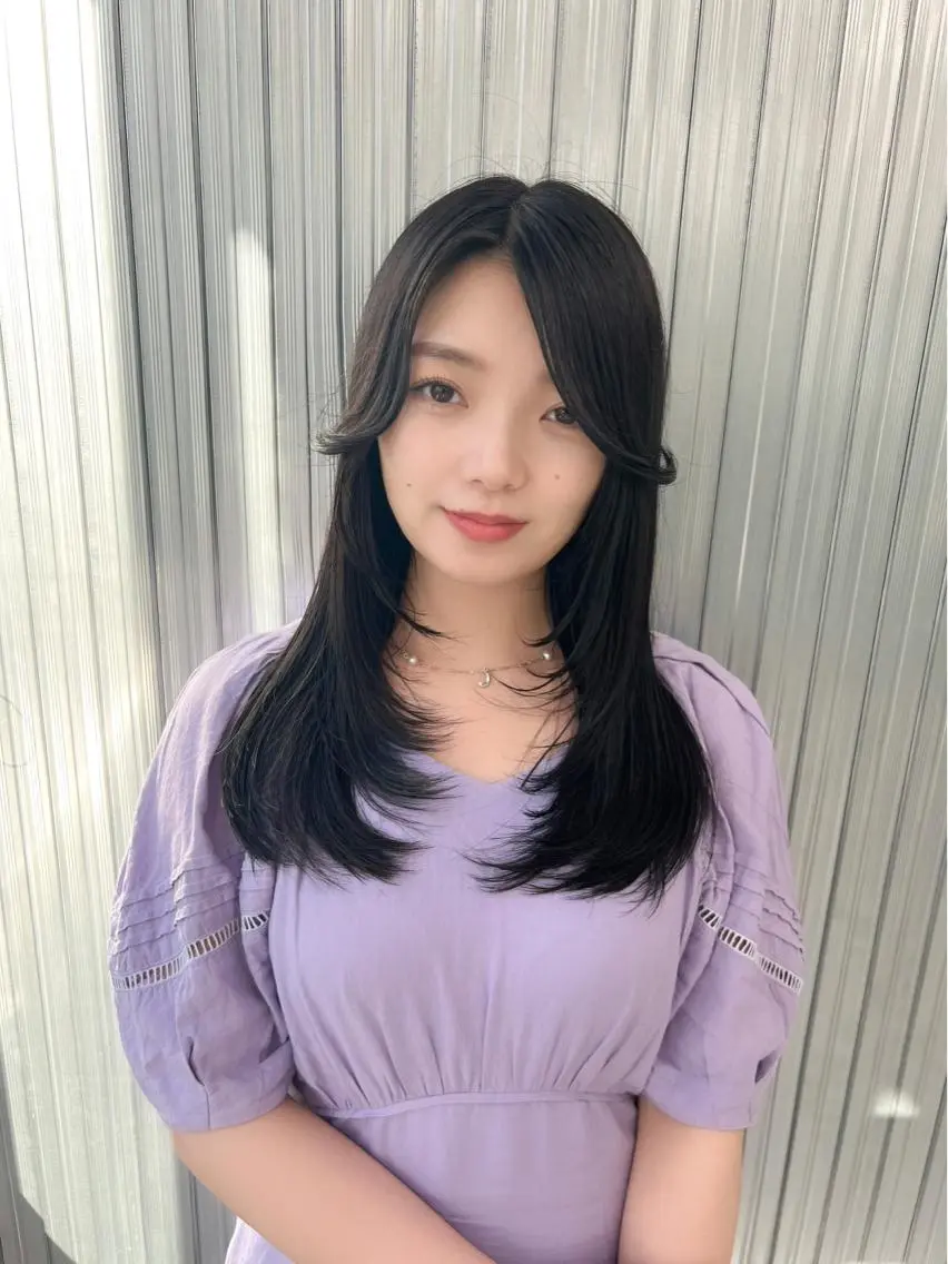 セミロング 顔まわりレイヤー 顔周りカット レイヤーカット 小顔カット 小倉 浩士のヘアスタイル