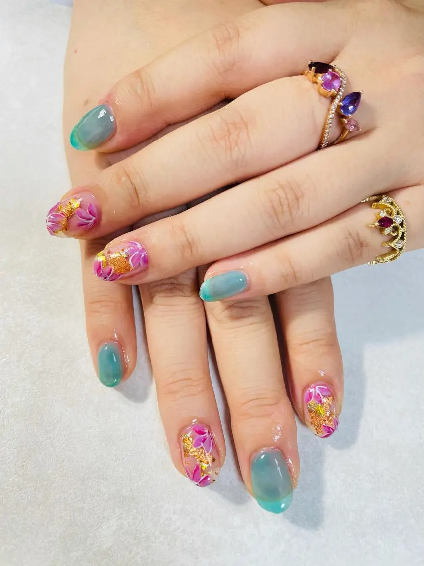 ネイル フラワーネイル Genie Nailsのネイルデザイン